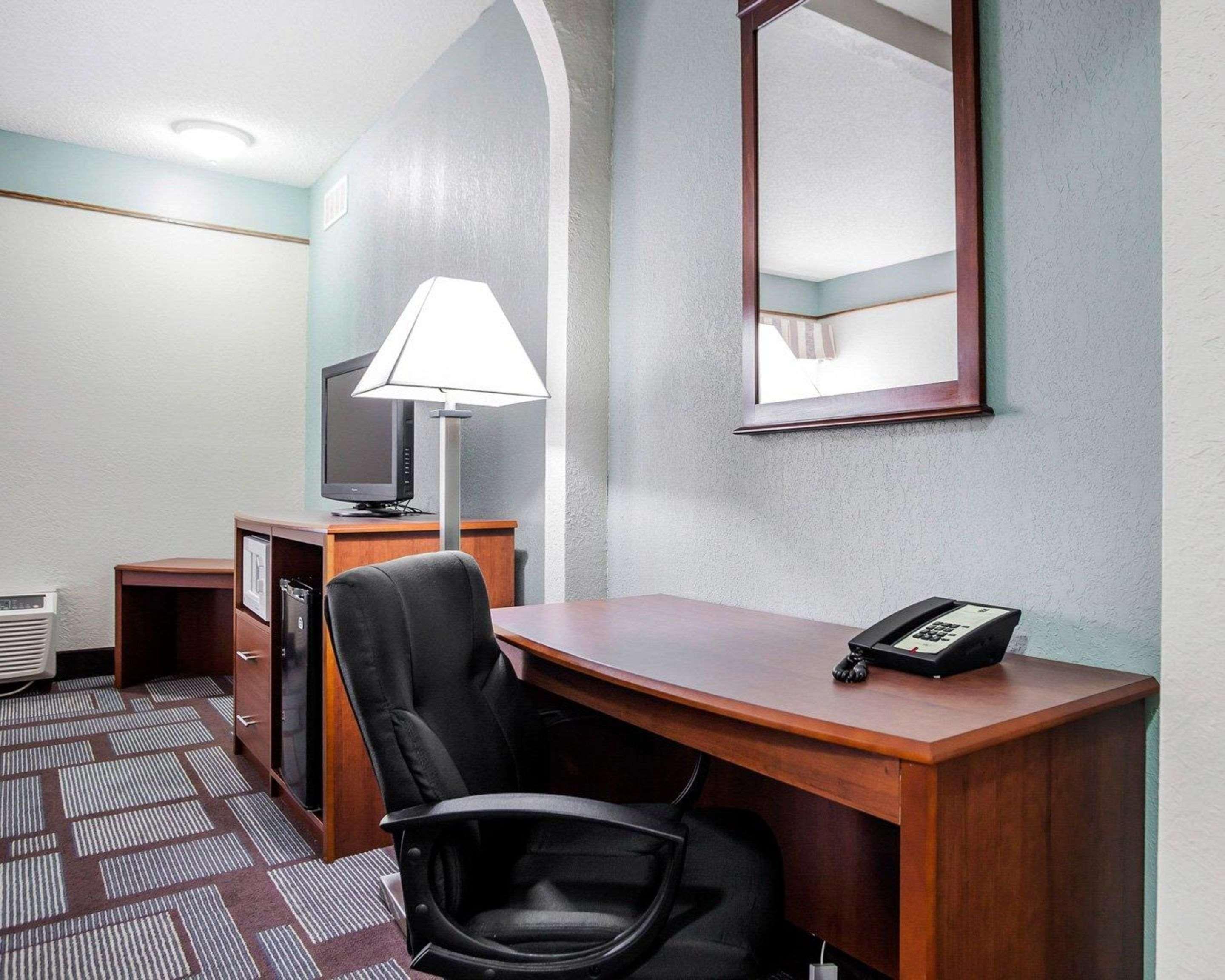 Suburban Studios Kansas City Airport North Platte City Exterior photo
